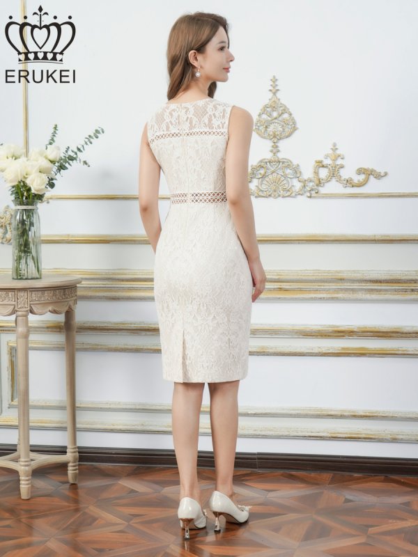 ホワイト　モデル：Aoli　身長：162cm　着用サイズ：7号(Sサイズ)