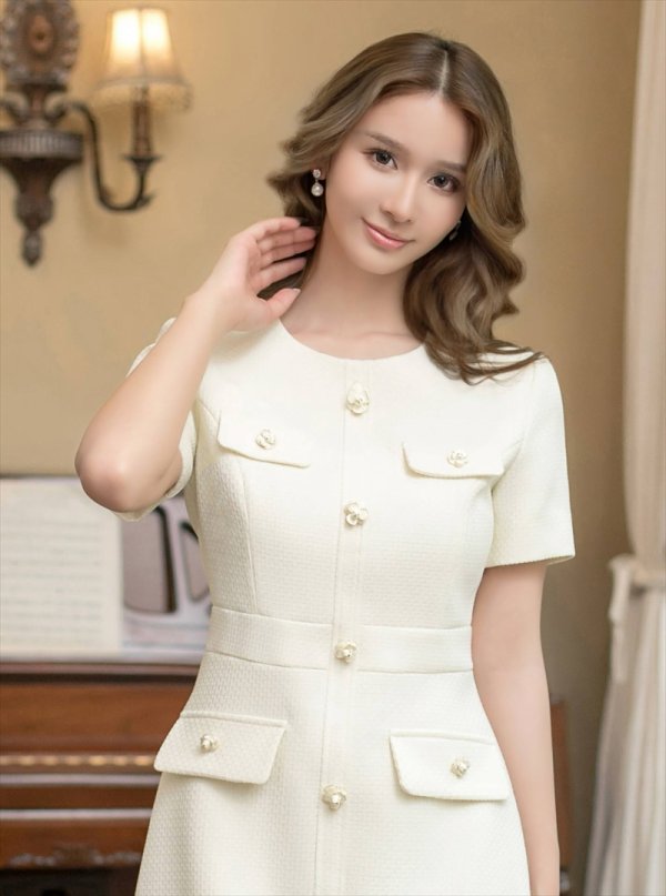 ホワイト モデル：Aoli　身長：162cm 着用サイズ：7号(Sサイズ)