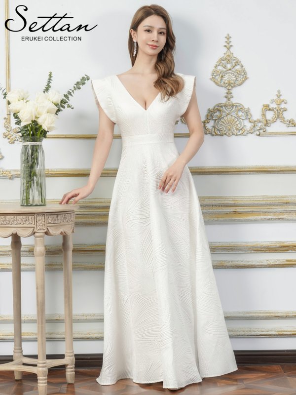 ホワイト モデル：Aoli　身長：162cm 着用サイズ：7号(Sサイズ)ホワイト モデル：Aoli　身長：162cm 着用サイズ：7号(Sサイズ)