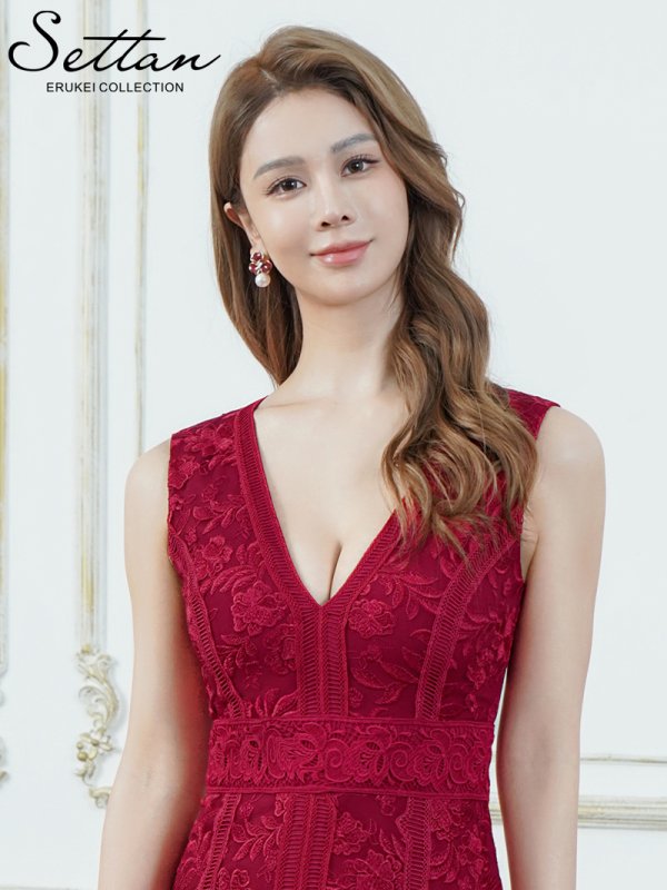 レッド　モデル：Aoli　身長：162cm 着用サイズ：7号(Sサイズ)