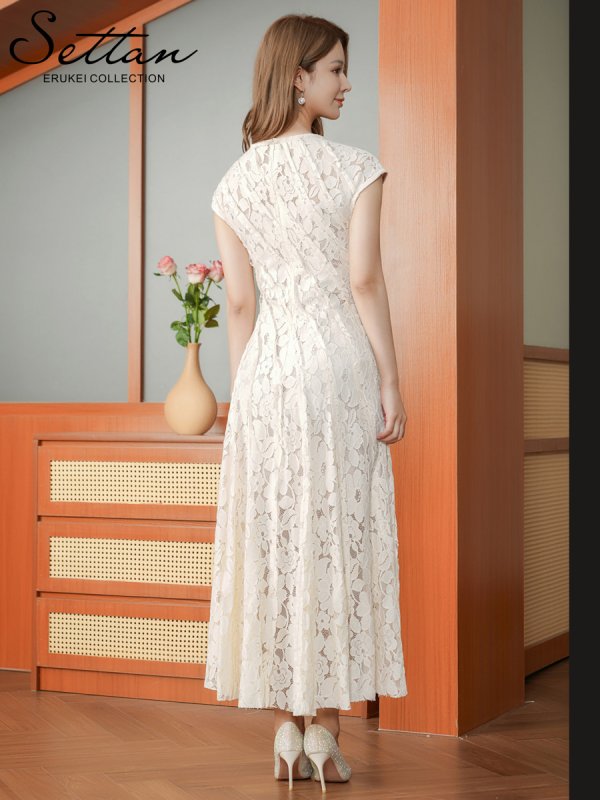 アイボリー　モデル：Aoli　身長：162cm 着用サイズ：7号(Sサイズ)