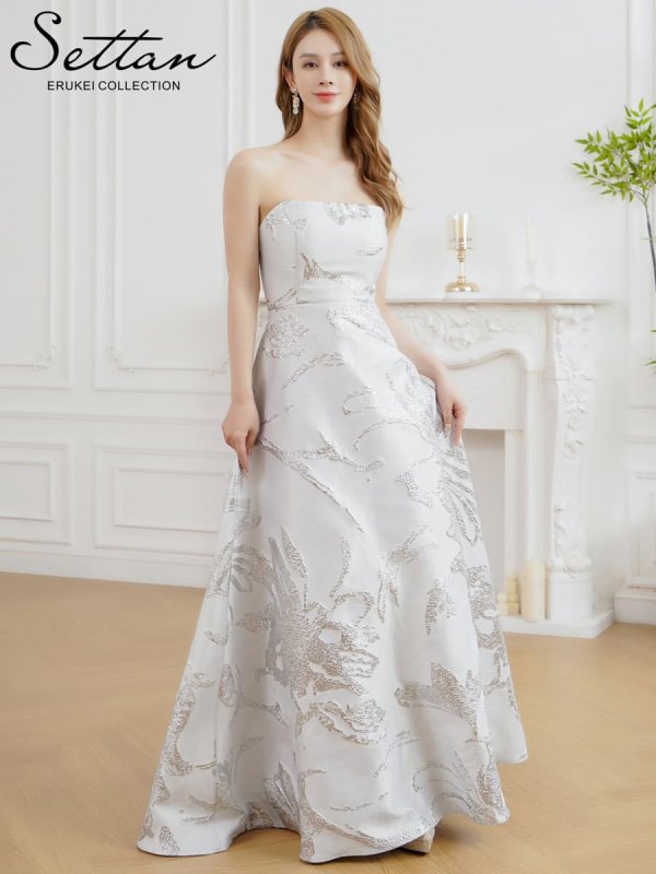 ホワイトxシルバー　モデル：Aoli　身長：162cm　着用サイズ：7号(Sサイズ)