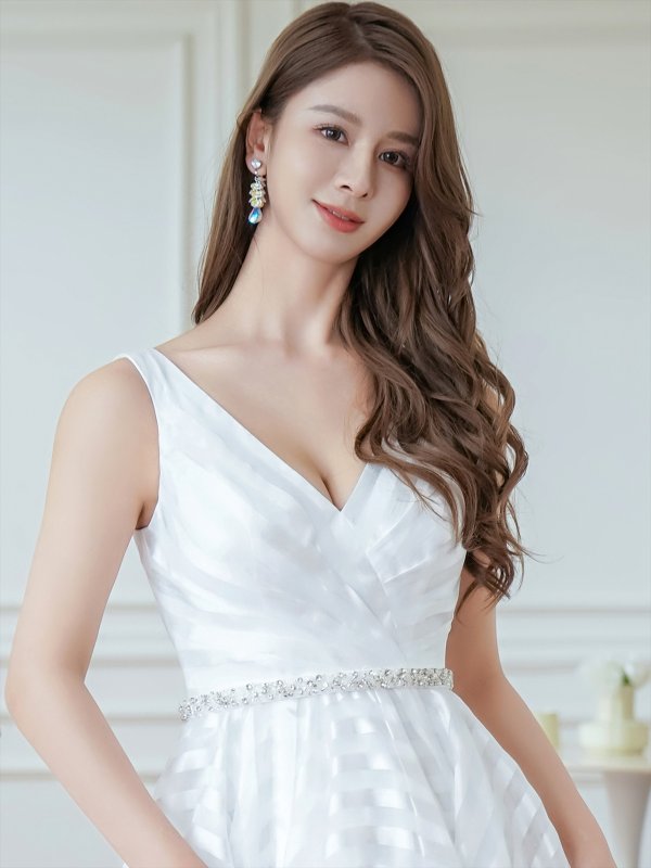 ホワイト モデル:Aoli 身長:162cm:7号(Sサイズ)