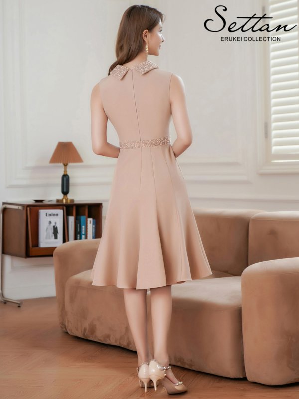 ベージュ モデル:Aoli 身長:162cm 着用サイズ:7号(Sサイズ)