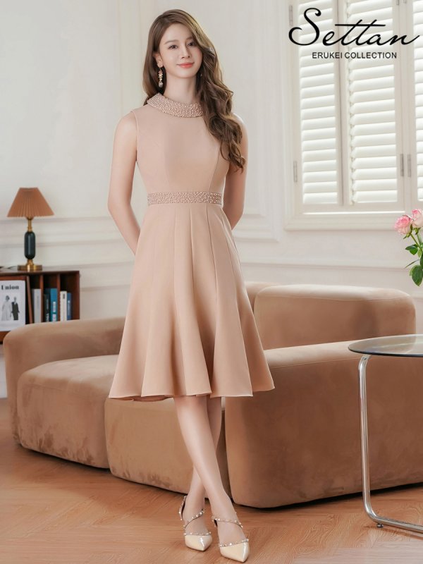 ベージュ モデル:Aoli 身長:162cm 着用サイズ:7号(Sサイズ)