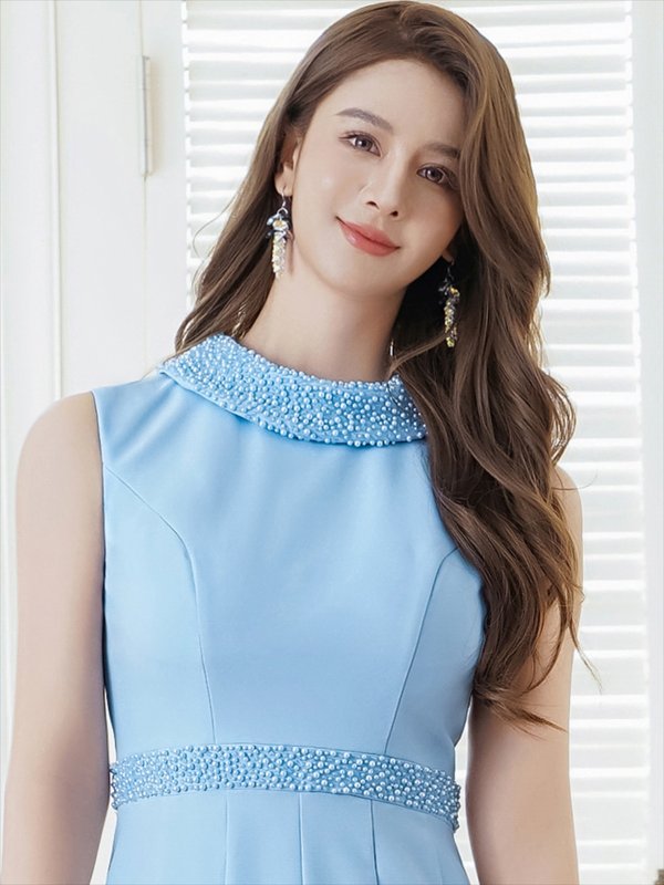 ブルー モデル:Aoli 身長:162cm 着用サイズ:7号(Sサイズ)