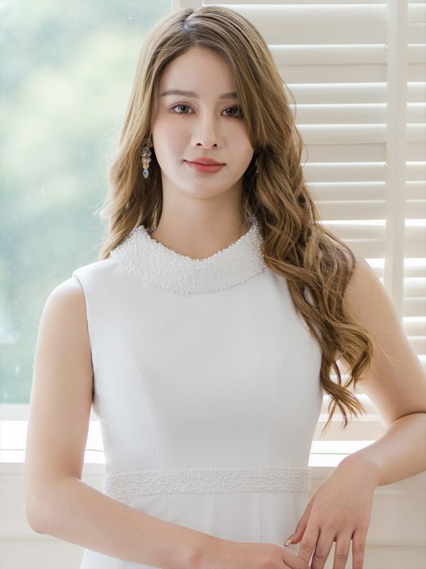 ホワイト モデル:Aoli 身長:162cm 着用サイズ:7号(Sサイズ)