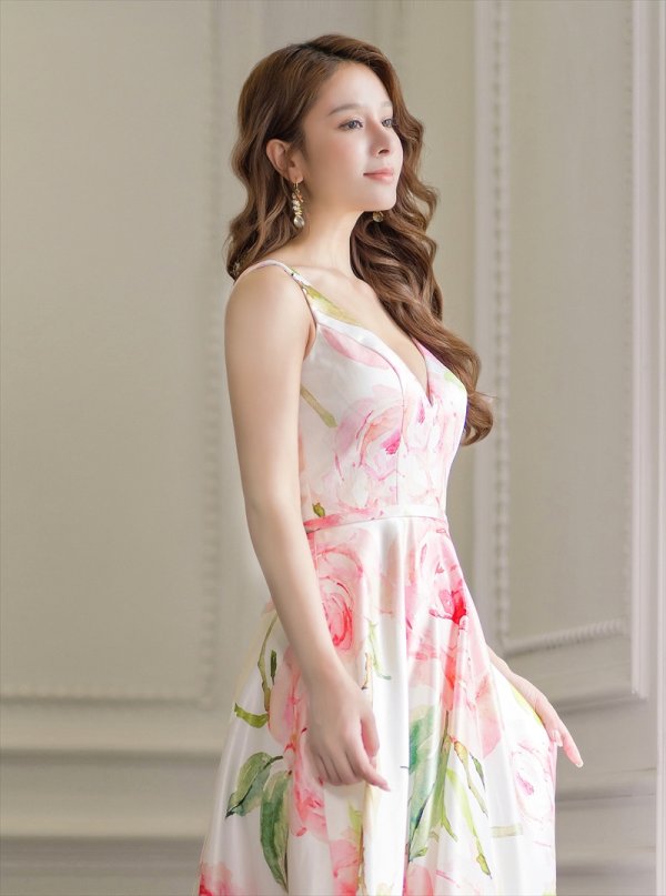 ホワイトxピンク モデル：Aoli　身長：162cm:7号(Sサイズ)