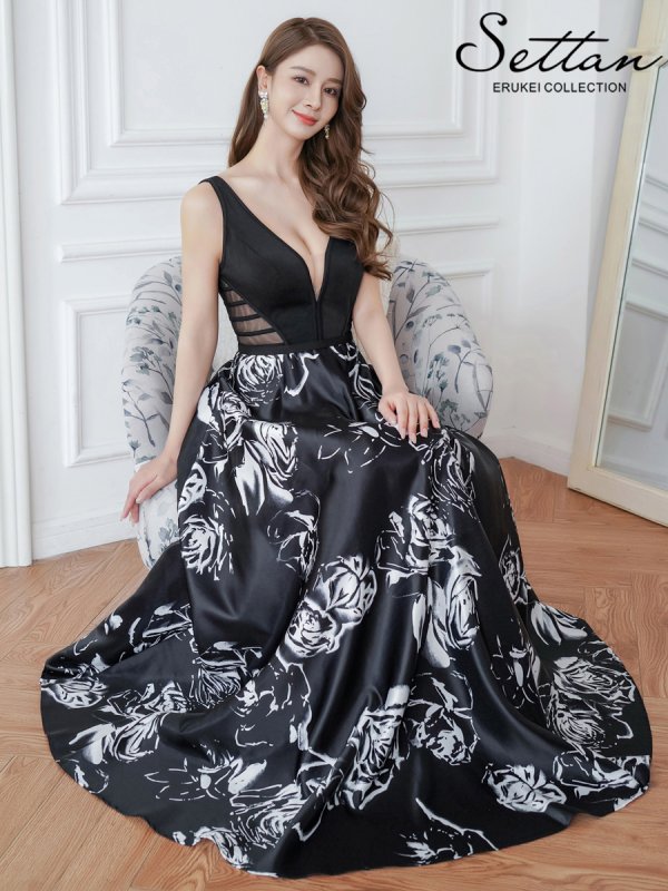 ブラックxホワイト　 モデル：Aoli　身長：162cm 着用サイズ：7号(Sサイズ)