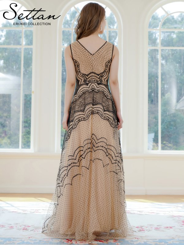 ベージュxブラック　モデル：Aoli　身長：162cm　着用サイズ：7号(Sサイズ)