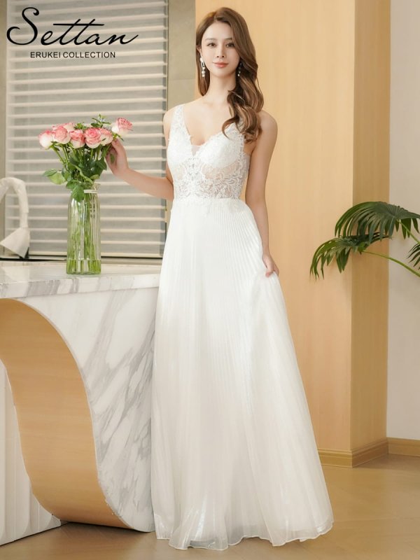 ホワイト　モデル：Aoli　身長：162cm 着用サイズ：7号(Sサイズ)