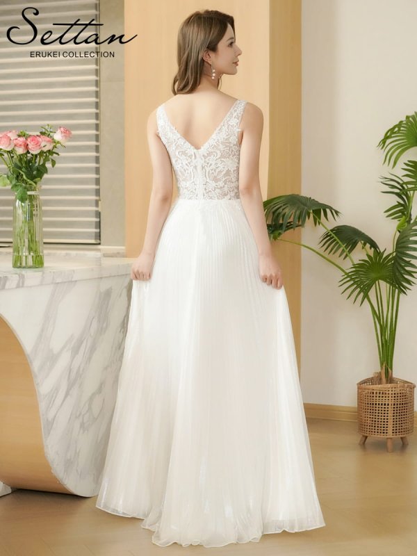 ホワイト　モデル：Aoli　身長：162cm 着用サイズ：7号(Sサイズ)