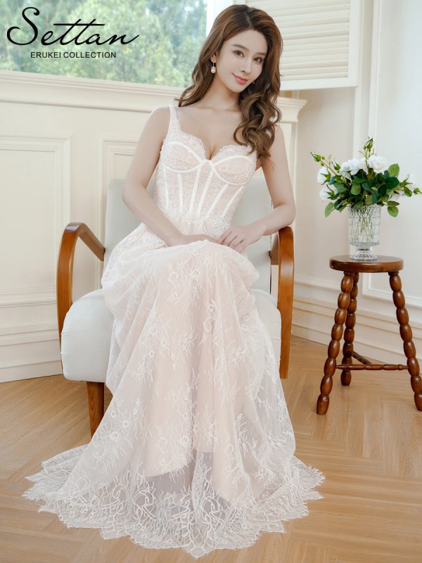 ホワイト　モデル：Aoli　身長：162cm　着用サイズ：7号(Sサイズ)