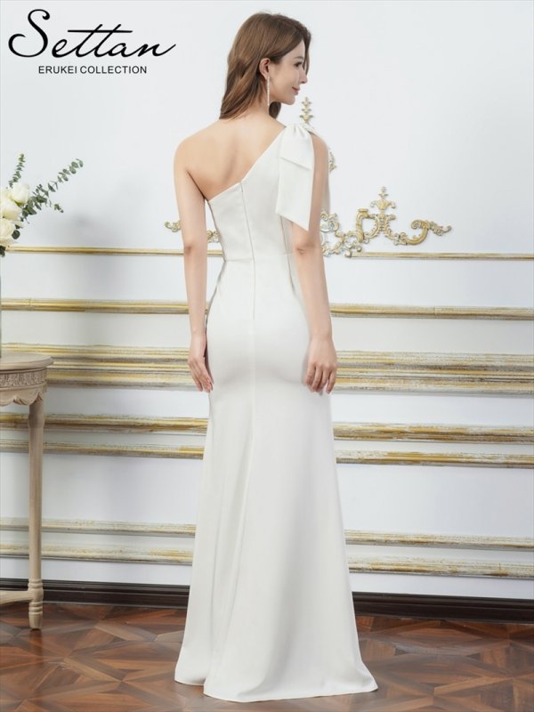 ホワイト　モデル：Aoli　身長：162cm　着用サイズ：7号(Sサイズ)