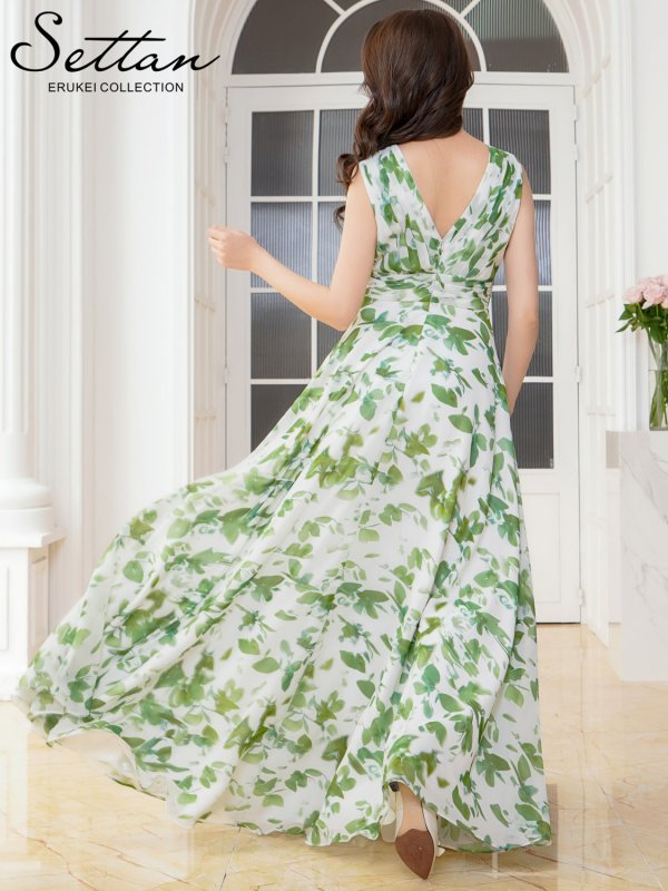 ホワイト×グリーン モデル:Didi 身長:166cm 着用サイズ:7号(Sサイズ)