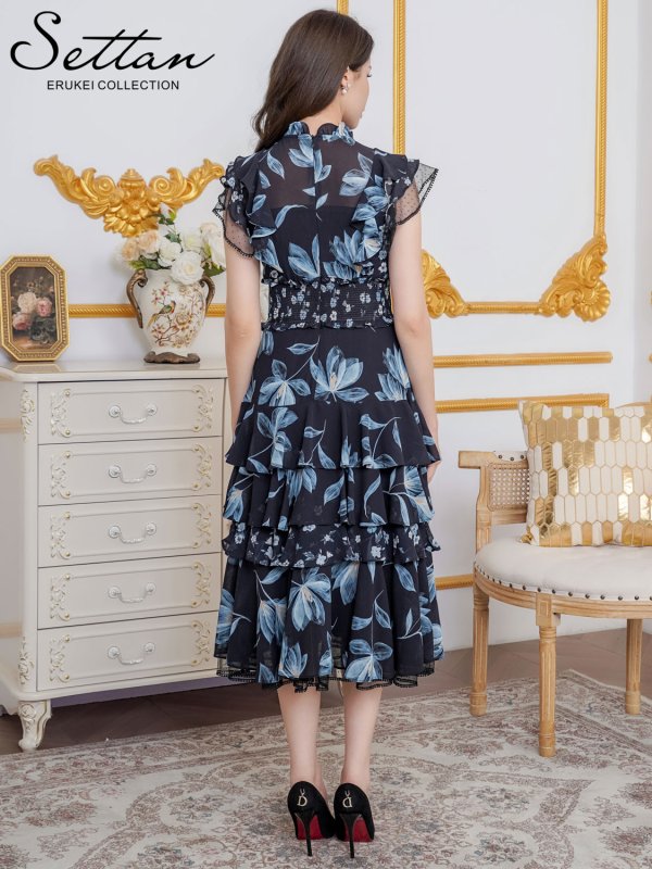 ブラック×ブルー　モデル：Didi　身長：166cm　着用サイズ：7号(Sサイズ)