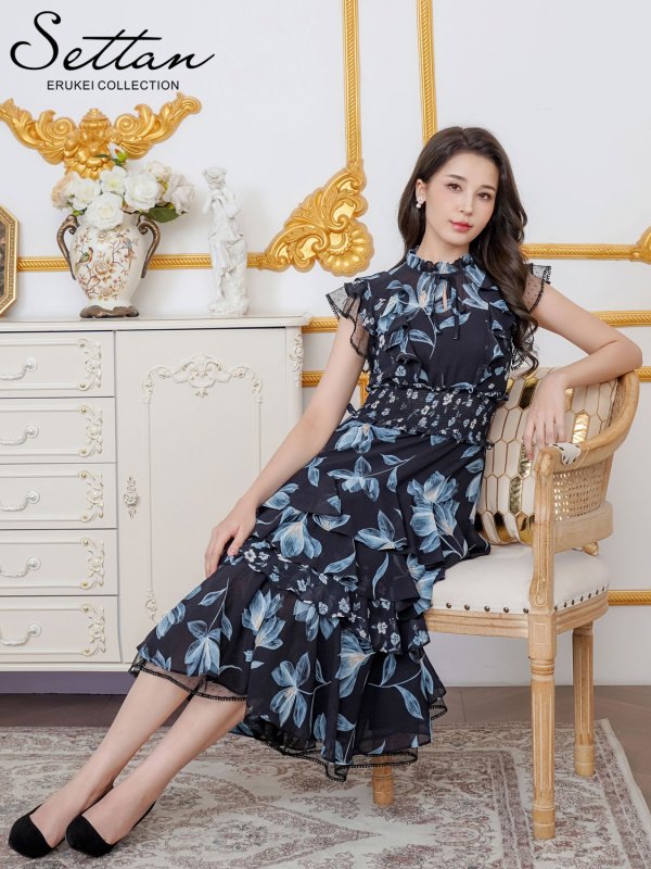 ブラック×ブルー　モデル：Didi　身長：166cm　着用サイズ：7号(Sサイズ)