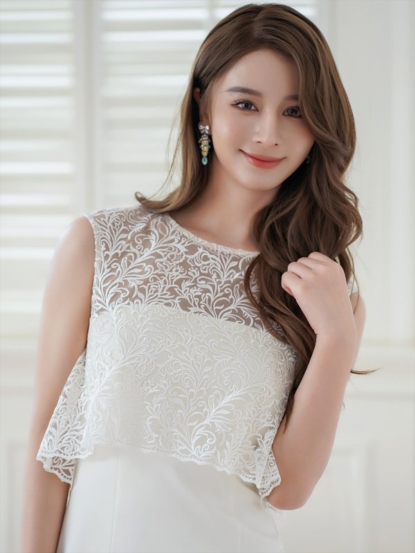 ホワイト モデル:Aoli 身長:162cm:7号(Sサイズ)