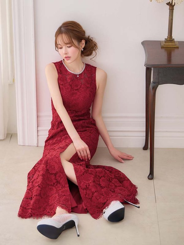 レッド モデル：ゆめ　身長：160cm　着用サイズ：Sサイズ