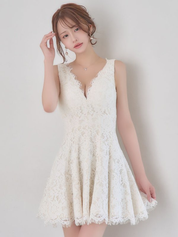 ホワイト　モデル：れみれみ　身長：163cm　着用サイズ：7号(Sサイズ)