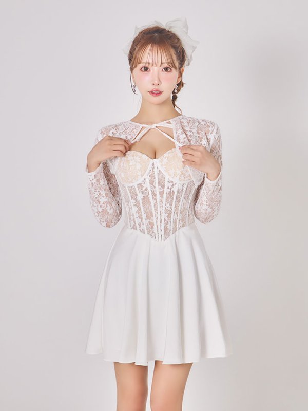 ホワイト　モデル：三上悠亜　身長：159cm　着用サイズ：7号(Sサイズ)着用