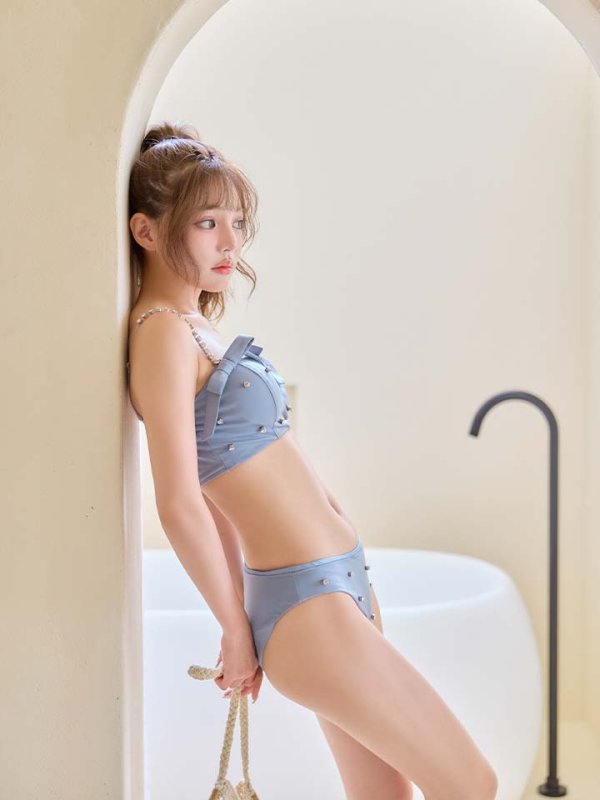 ブルー　モデル：吉木千沙都　身長158cm　着用サイズ：Sサイズ