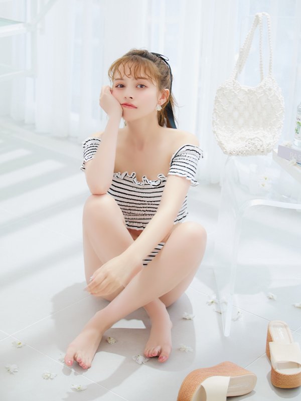 モデル：加藤ナナ　身長：160cm　着用サイズ：Sサイズ