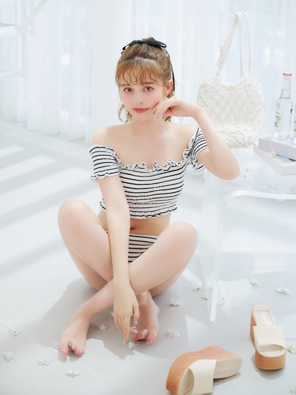 モデル：加藤ナナ　身長：160cm　着用サイズ：Sサイズ