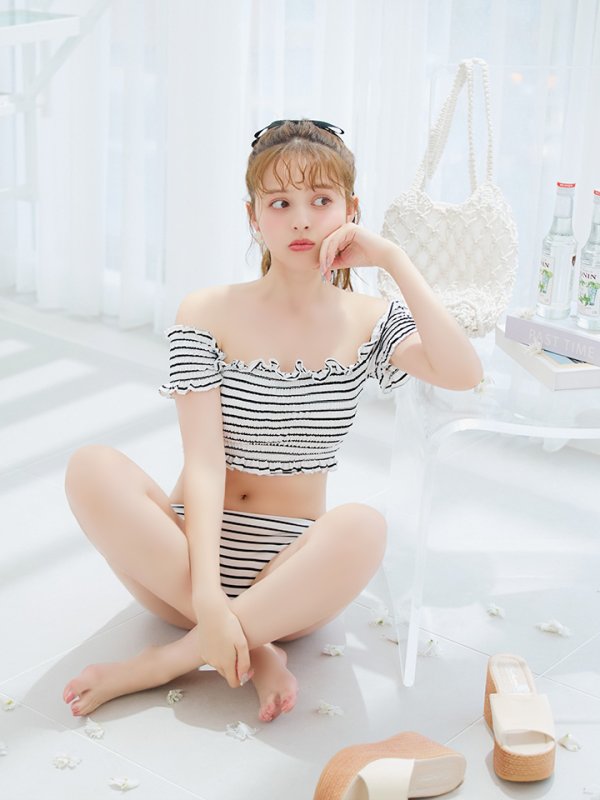 モデル：加藤ナナ　身長：160cm　着用サイズ：Sサイズ