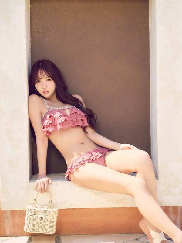 ピンク　モデル：三上悠亜　身長159cm　着用サイズ：Sサイズ