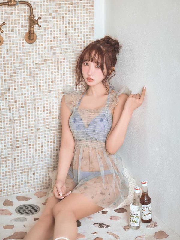 ブルー　モデル:三上悠亜 身長:159cm 着用サイズ:Sサイズ