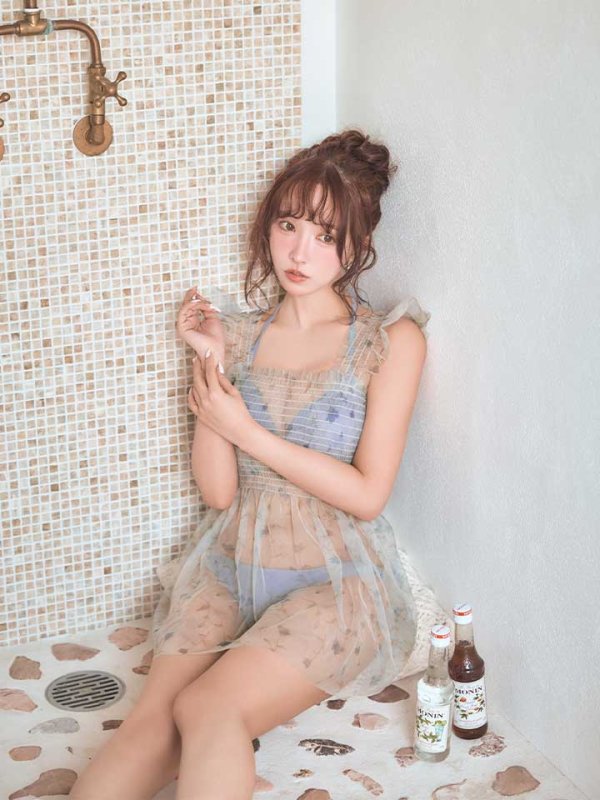 ブルー　モデル:三上悠亜 身長:159cm 着用サイズ:Sサイズ