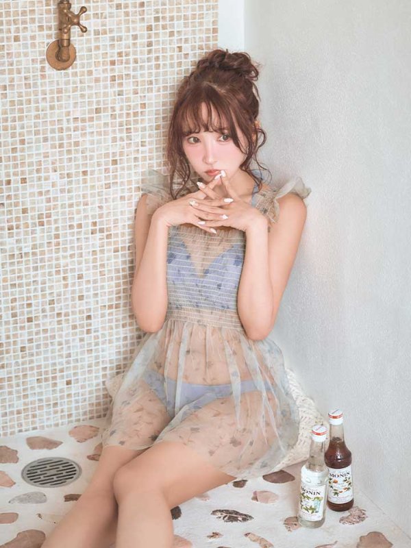 ブルー　モデル:三上悠亜 身長:159cm 着用サイズ:Sサイズ