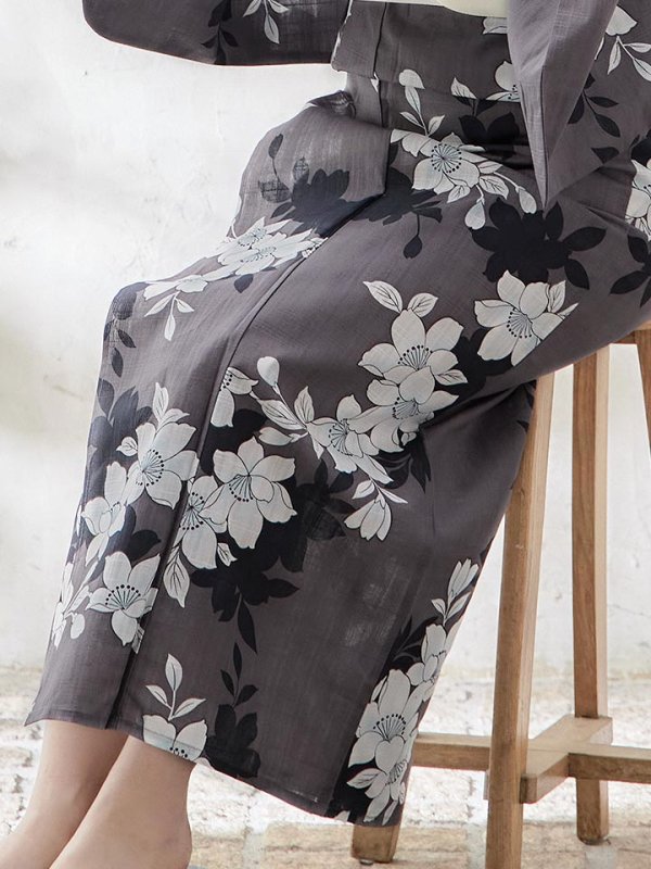 画像7: 【即日発送】【浴衣】クラシカルグレーの百合浴衣 【浴衣３点セット 浴衣/帯/下駄】[YMT]