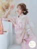 画像1: 【即日発送】【浴衣】大人スウィート/ピンク地x百合浴衣 【浴衣３点セット 浴衣/帯/下駄】 OBI-siwa-200-kj-13-OW/ HIMO-900-yn-8-P/ YA-1079-kj-6-W / HEKO-800-sb-4-P/ GETA-02-ok-5-P  [YMT] (1)