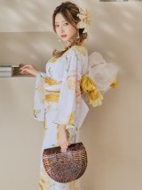 【即日発送】アンニュイイエローフラワー浴衣 OBI-g-500-kj-5-MUS / HIMO-902-kj-2-MUS / HEKO-800-sb-5-WH / YA-577-kj-W / GETA-01-kj-3-IV /  [YMT]