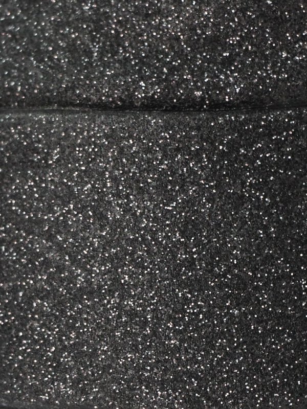 ブラック