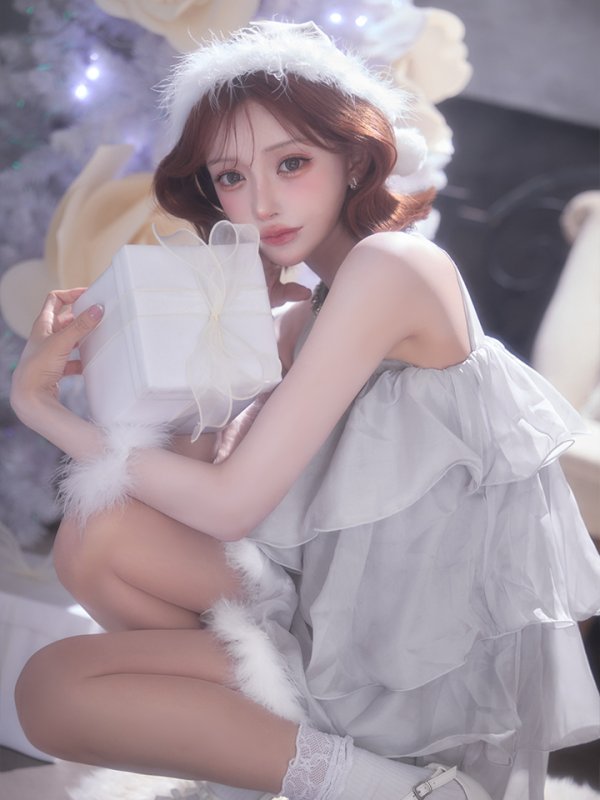 ブルー　モデル：明日花キララ　身長：162cm　着用サイズ：Sサイズ