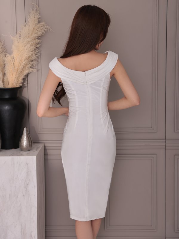 ホワイト モデル：七瀬みほ　身長：162cm　着用サイズ：XSサイズ