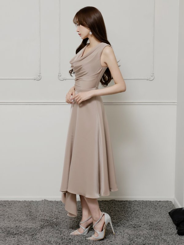 ベージュ モデル：七瀬みほ　身長：162cm　着用サイズ：XSサイズ