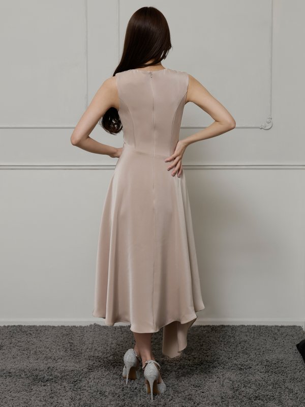 ベージュ モデル：七瀬みほ　身長：162cm　着用サイズ：XSサイズ