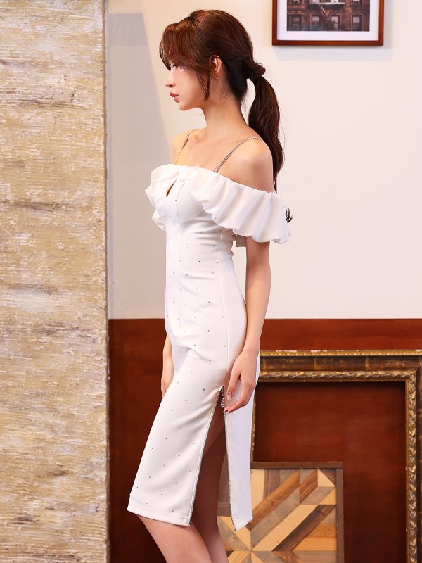 ホワイト モデル:七瀬みほ 身長:162cm 着用サイズ:XSサイズ