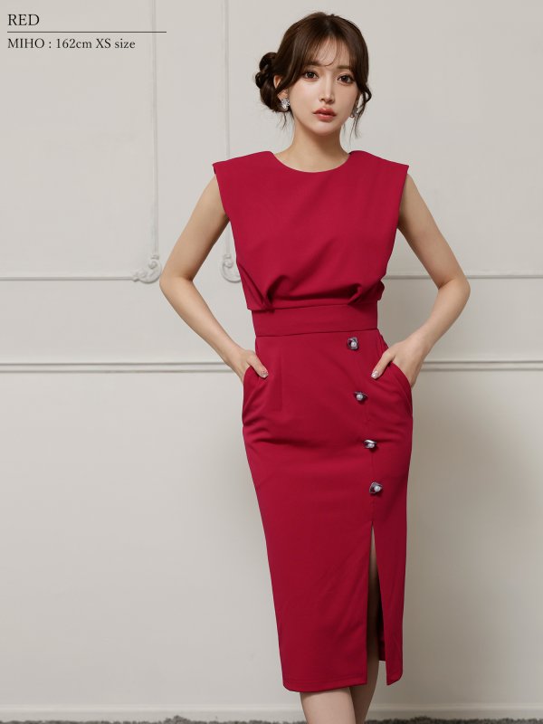 レッド モデル：七瀬みほ　身長：162cm　着用サイズ：XSサイズ