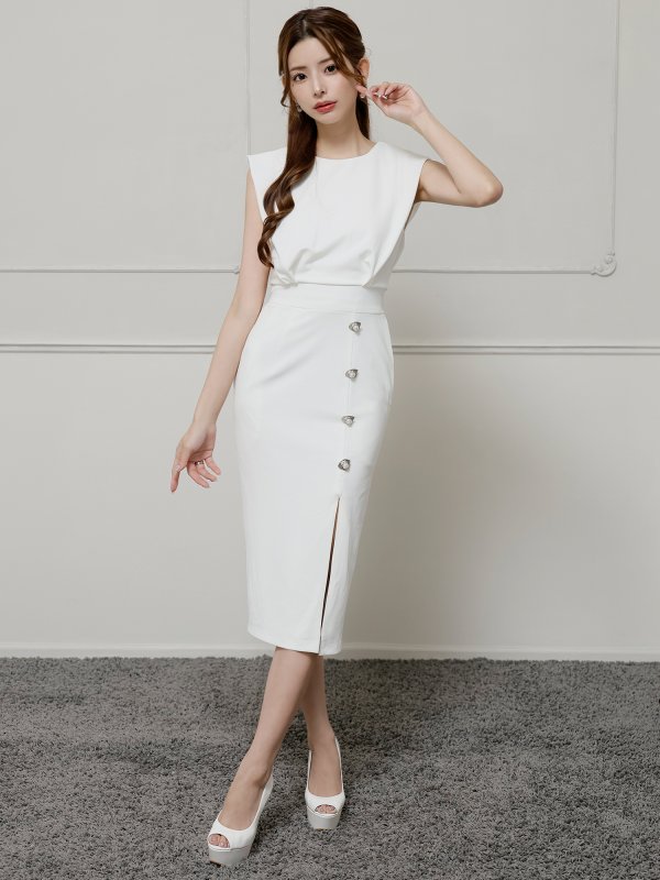 ホワイト モデル：あみ　身長：163cm　着用サイズ：XSサイズ