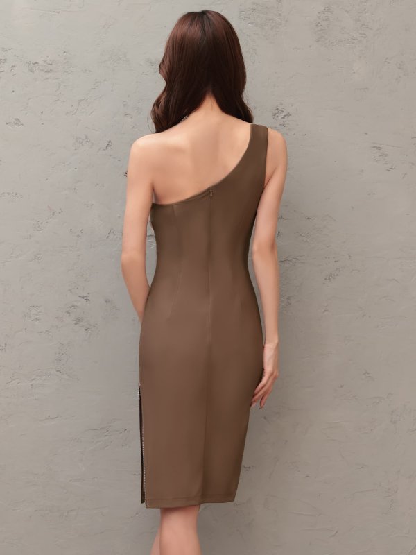 ブラウンxグレージュ　モデル：KAREN　身長：165cm　着用サイズ：XSサイズ