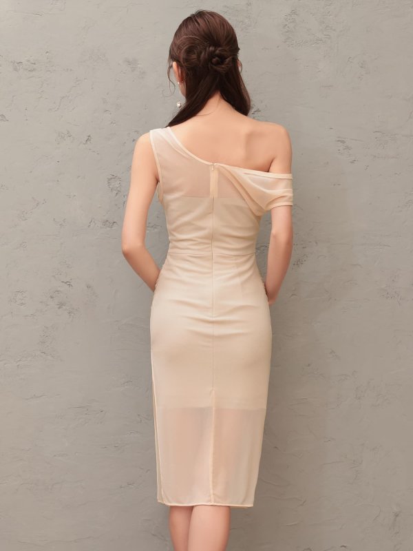 アイボリー モデル：カレン　身長：165cm　着用サイズ：XSサイズ