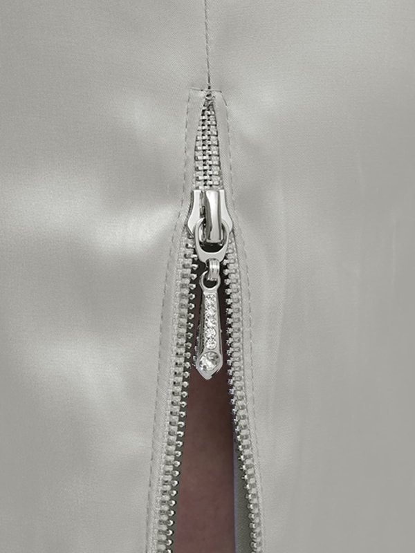 グレー　モデル：葉月芽生　身長：157cm　着用サイズ：XSサイズ