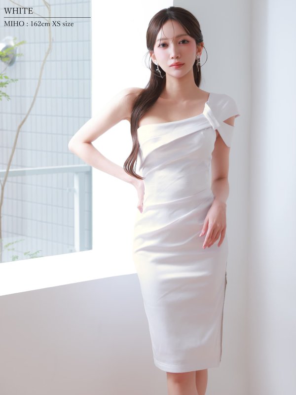 ホワイト　モデル：七瀬みほ　身長：162cm　着用サイズ：XSサイズ