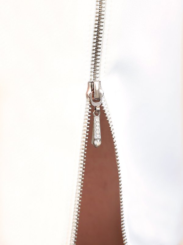 画像10: XSサイズあり【Veautt/ヴュート】【OF05】デコルテクロス/ アシンメトリー/ ビジューブローチ/ ミディアム/ ひざ丈/ タイト/ ミディアムドレス/ キャバドレス