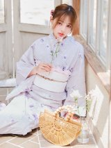 【即日発送】可憐なパープルxホワイト牡丹浴衣【浴衣３点セット 浴衣/帯/下駄】OBI-siwa-202-ok-6-W / HIMO-900-yn-8-P / YA-943-kj-BAKEDP / HEKO-800-sb-4-P / GETA-02-ok-2-IV [YMT]